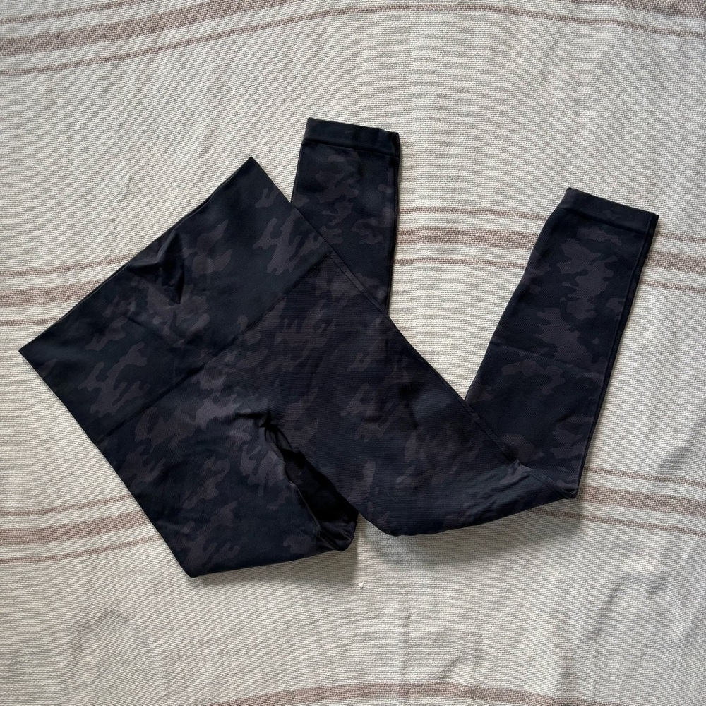 Spanx EcoCare Seamless Leggings Black Camo Size L